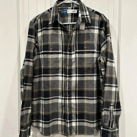 Old Navy Men’s flannel - Picture 2 of 7